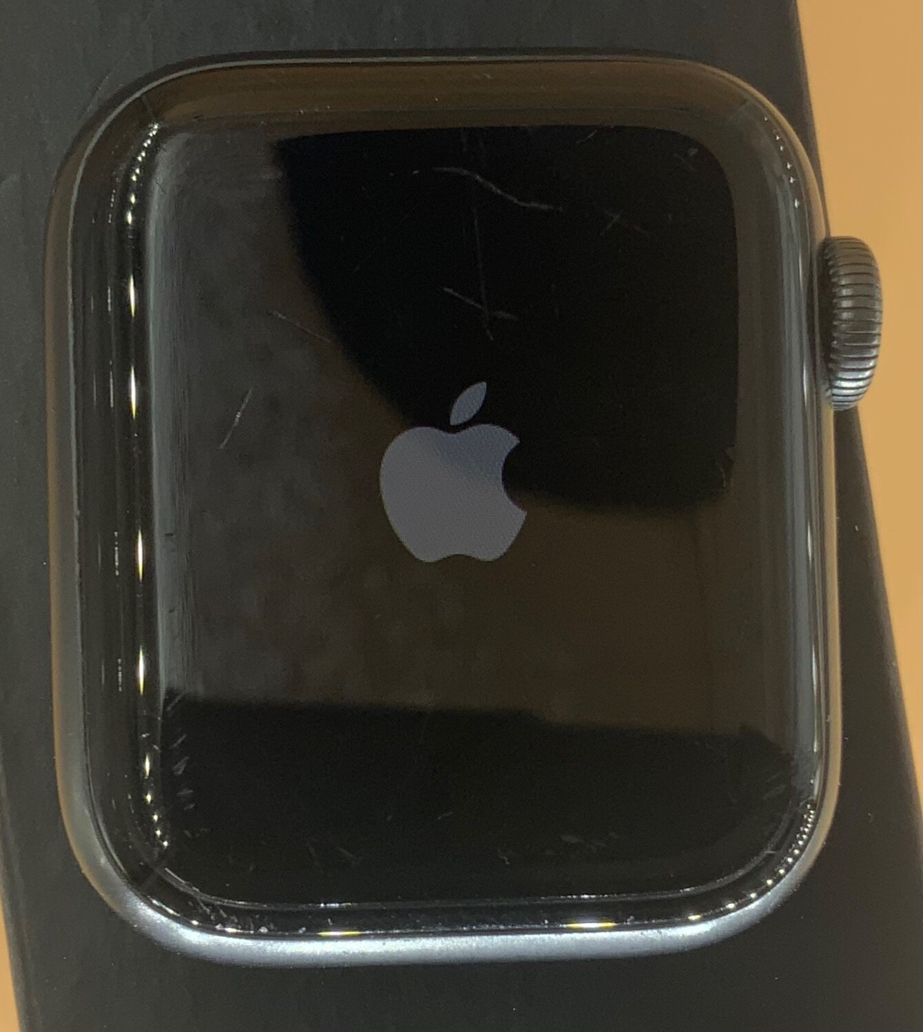 Apple Watch Series 6 GPS 40mm Space Gray Aluminum Black Sport Band MG133LL/A