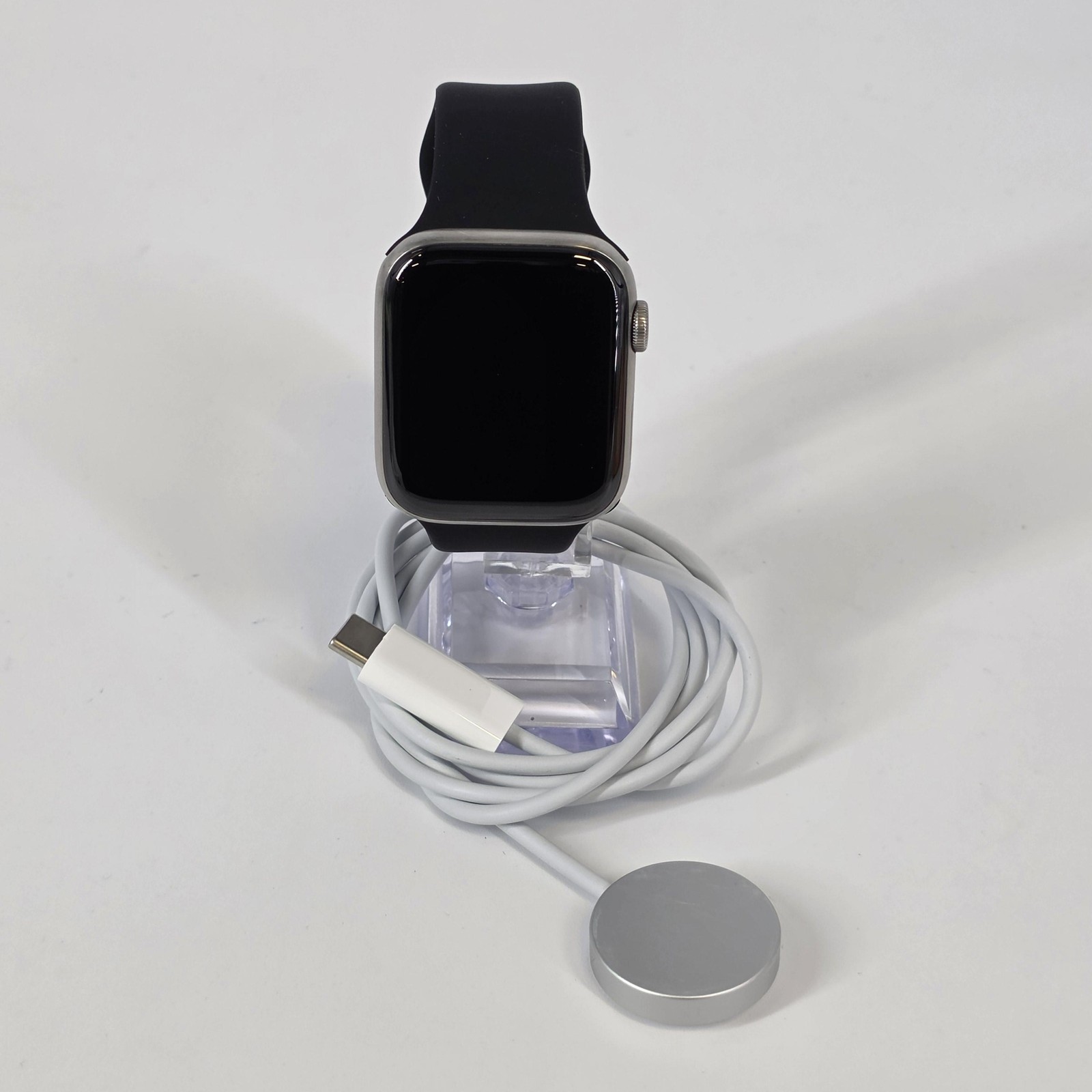 Apple Watch (Series 6) 44mm Silver Titanium (LTE) w/ Black Sport – Excellent