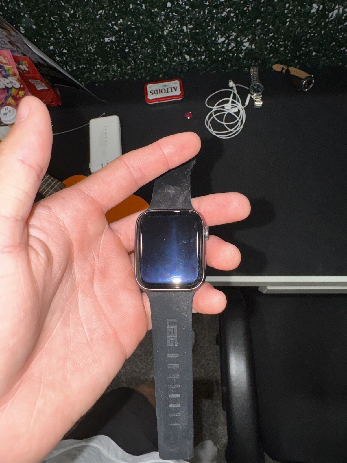 Apple Watch Series 5 44mm Space Gray Aluminum Case with Black Sport Band – S/M &