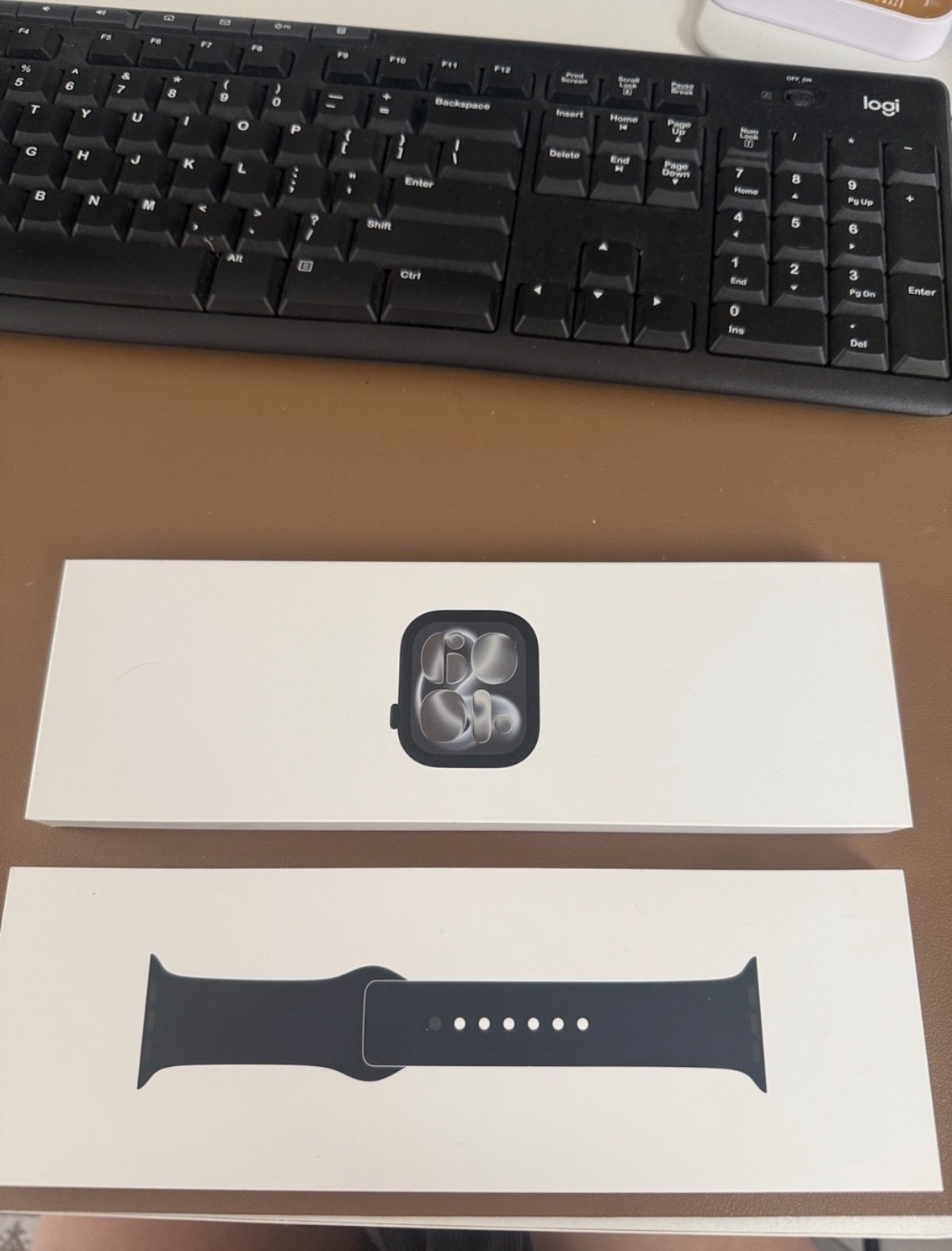 Apple Watch Series 11 46mm GPS Jet Black w/ M/L Black Sport Band MEUX4LW/A