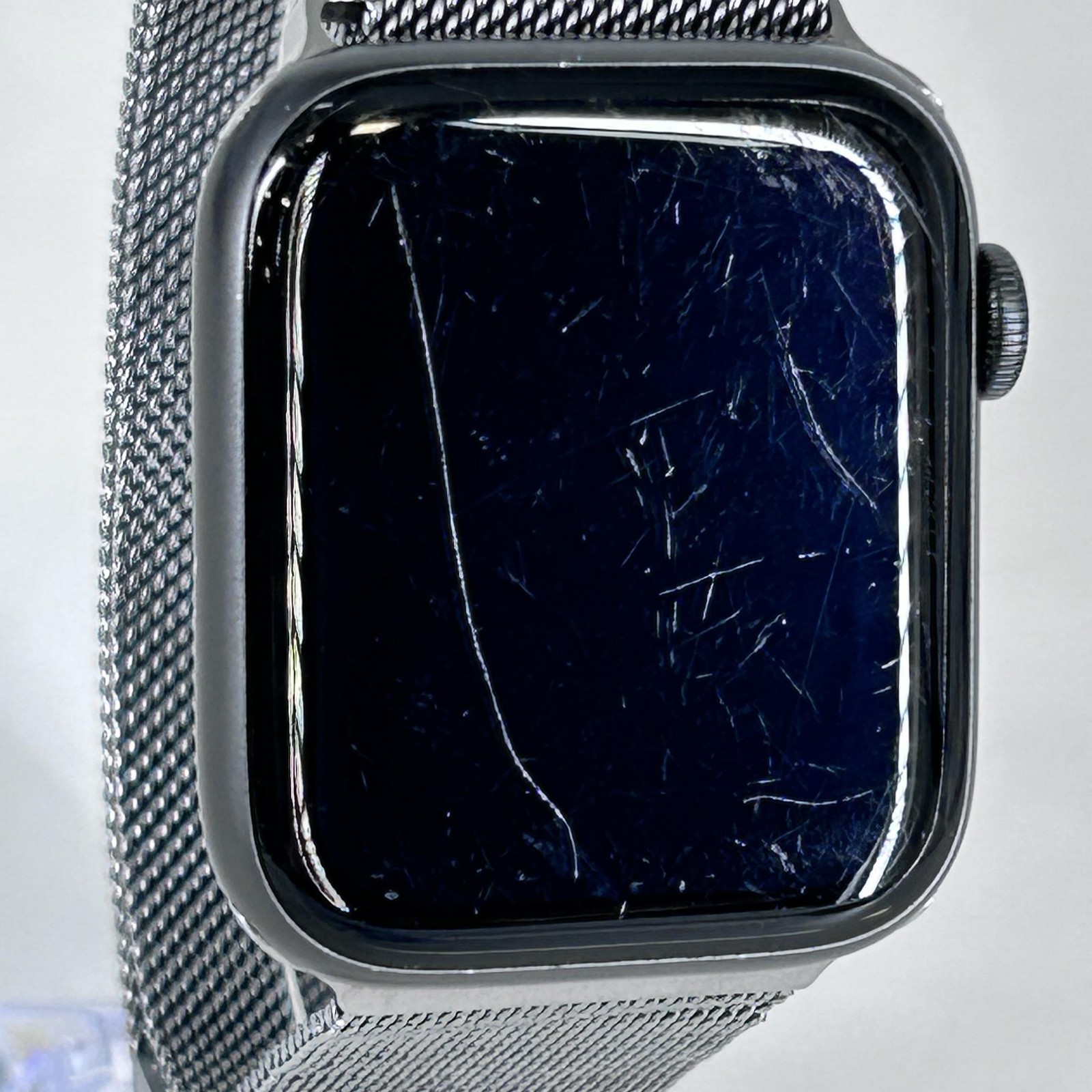Apple Watch (Series 6) 44mm Space Gray Aluminum (LTE) w/ Milanese Loop – Fair