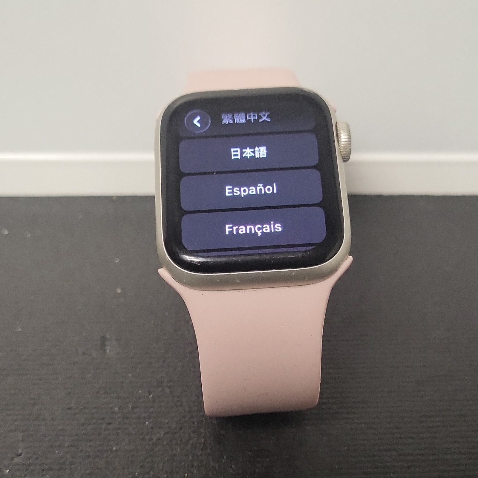 Apple Watch SE (2022) 40mm Aluminum Case with Sport Band, S/M