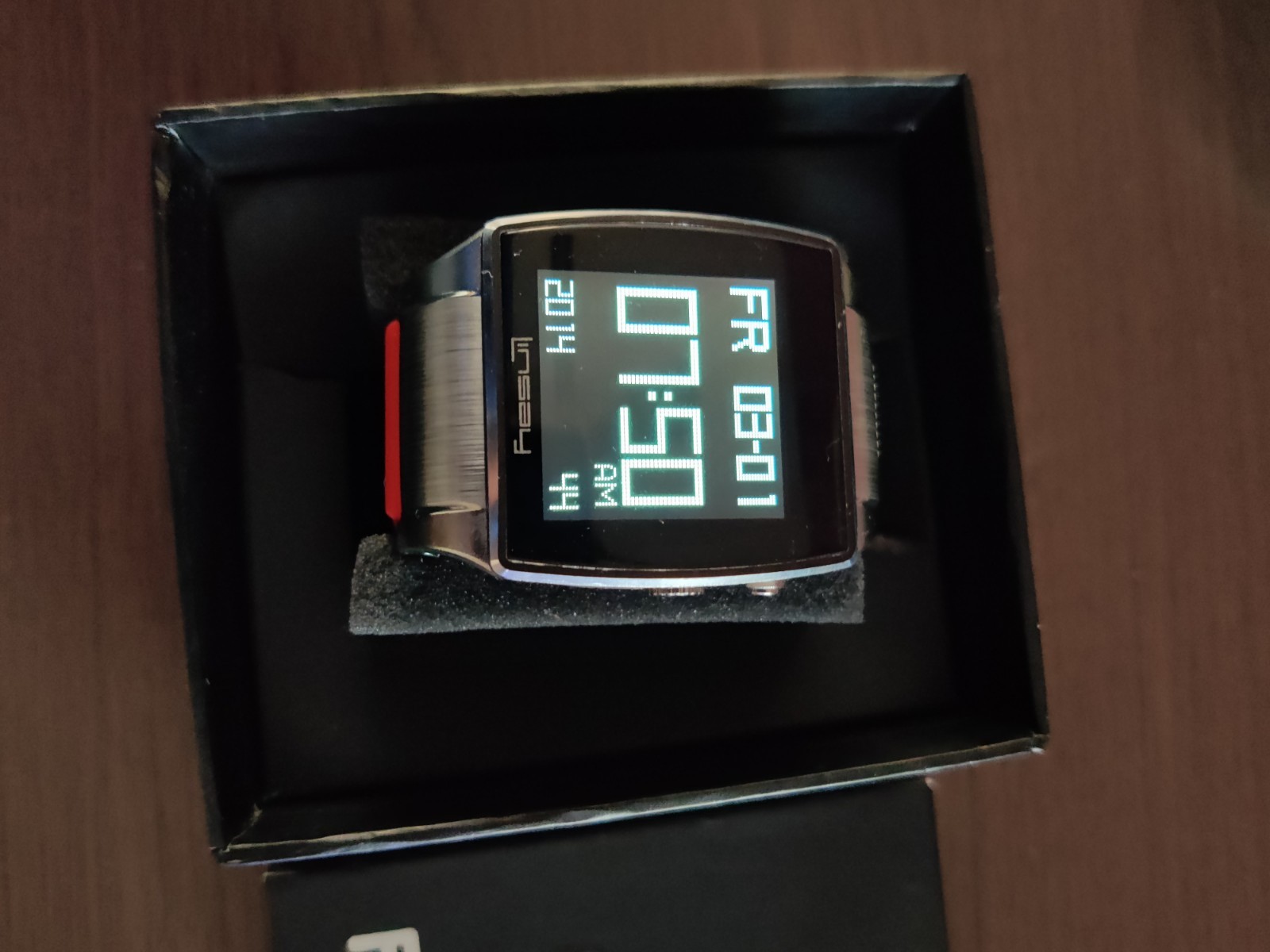 Linsay EX-5L Red IPS TouchScreen Bluetooth Smart Watch