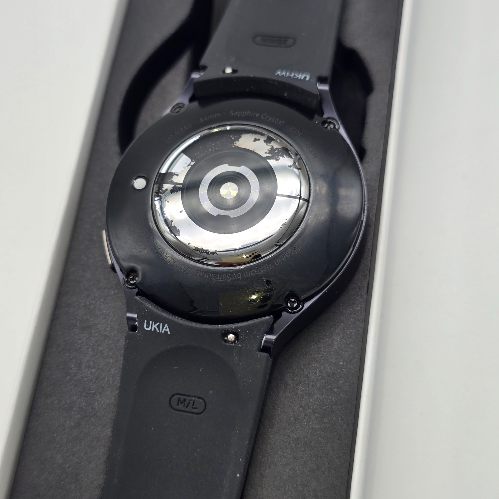 Samsung Galaxy Watch 6 44MM Bluetooth WiFi SM-R940N Black With Black Bands Good