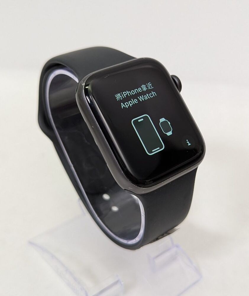 Apple Watch Series 5 44mm – Grey Aluminum (GPS) w/ Black Sport Band