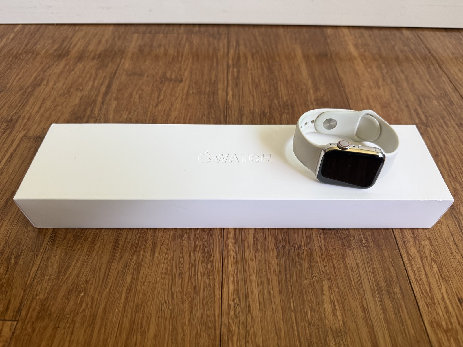Apple Watch Series 6 Stainless Steel 40mm • GPS+Cellular • Silver • White Band